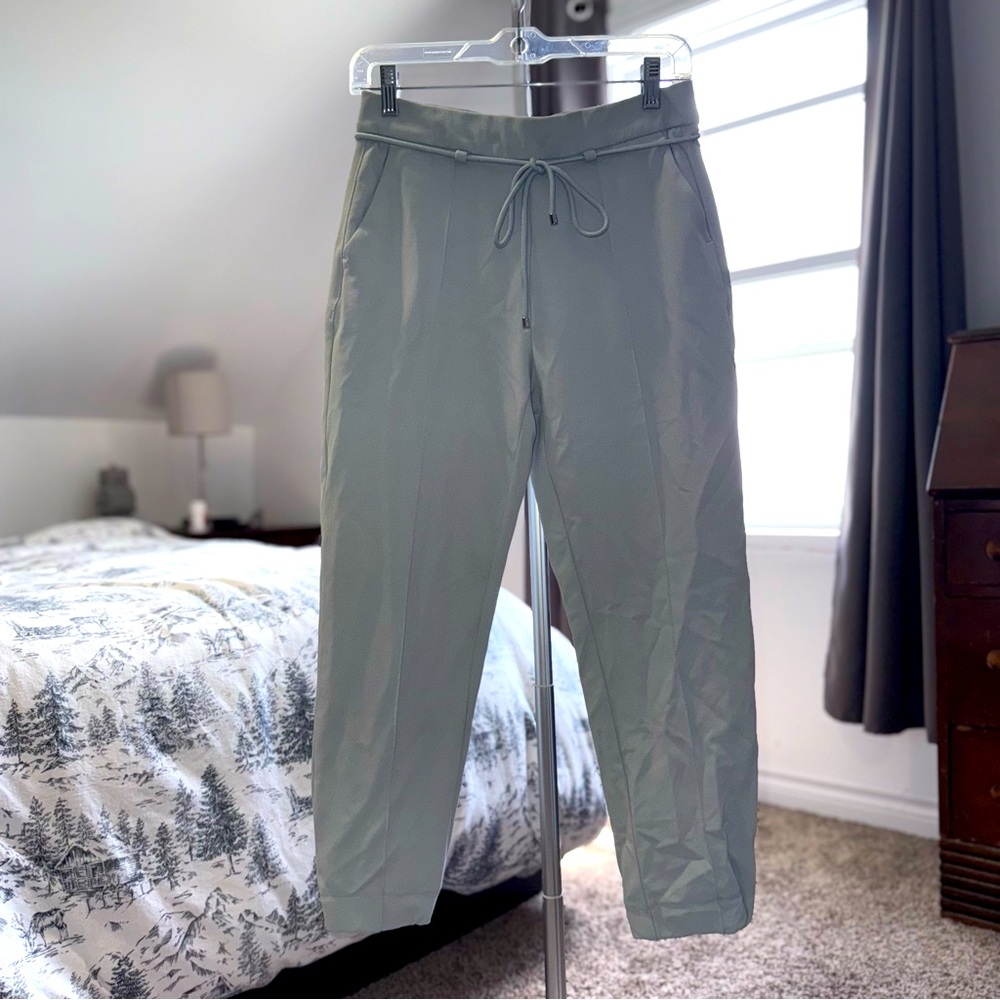Women’s MAC Jeans Essential Tie-Waist Capri Pants – Tagged 34 (Fits Small 28–30)